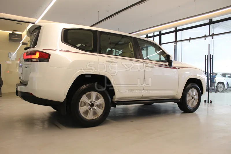 2025 تويوتا لاند كروزر جي اكس ار