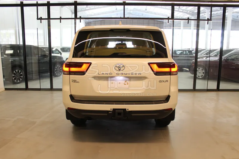 2025 تويوتا لاند كروزر جي اكس ار