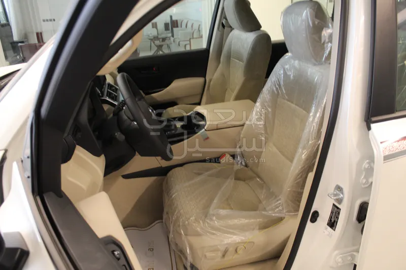 2025 تويوتا لاند كروزر جي اكس ار