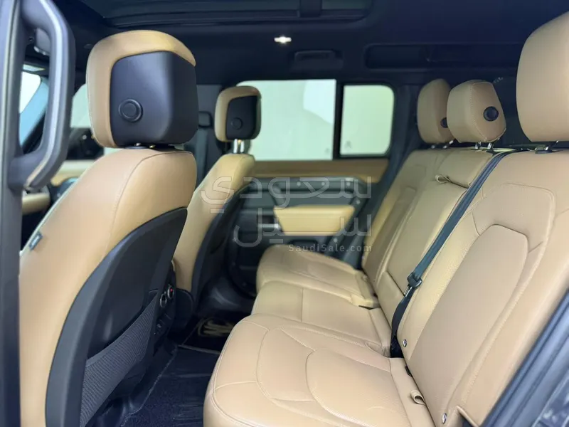 2025 لاند روفر ديفيندر اتش اس اي