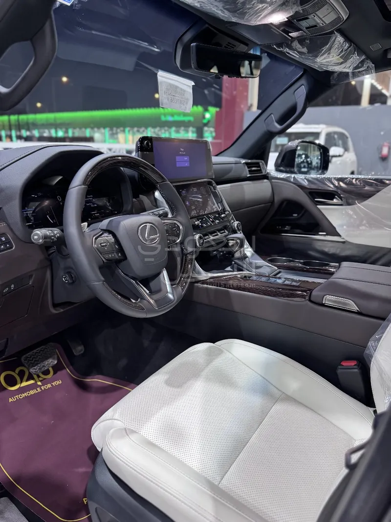 2025 لكزس إل إكس 600