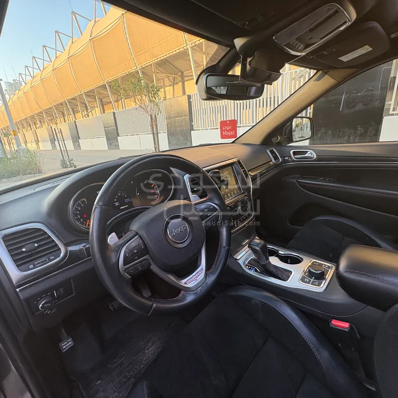 2017 جييب جراند شيروكي تريل هوك