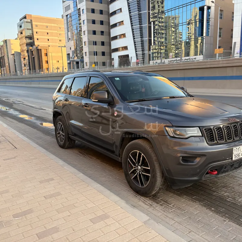 2017 جييب جراند شيروكي تريل هوك