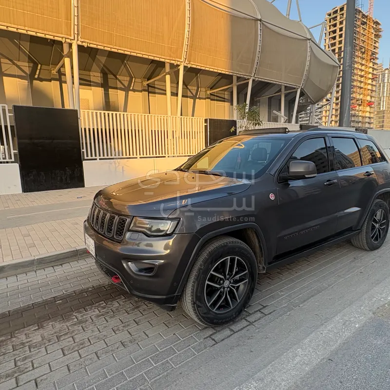 2017 جييب جراند شيروكي تريل هوك