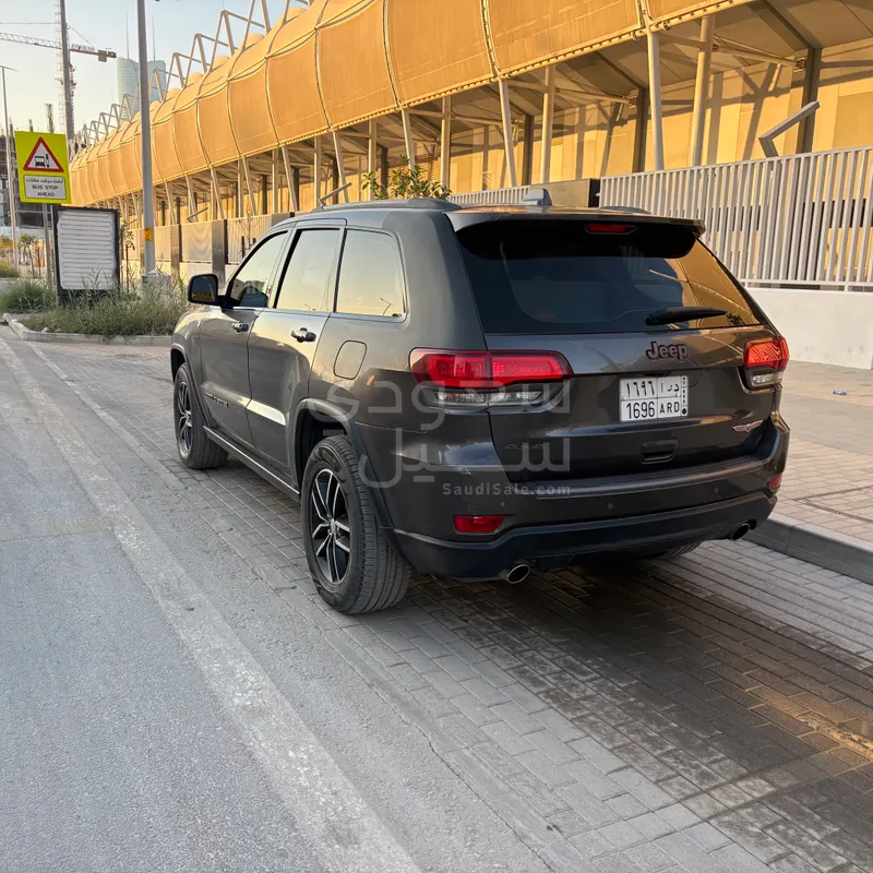 2017 جييب جراند شيروكي تريل هوك