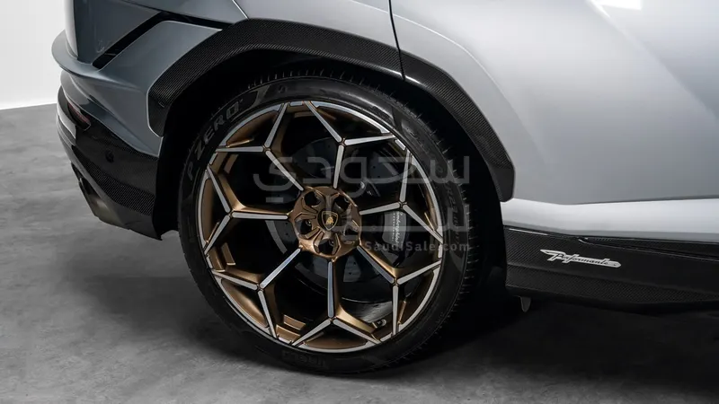 2023 لمبرجيني اوروس بيرفورمانتي