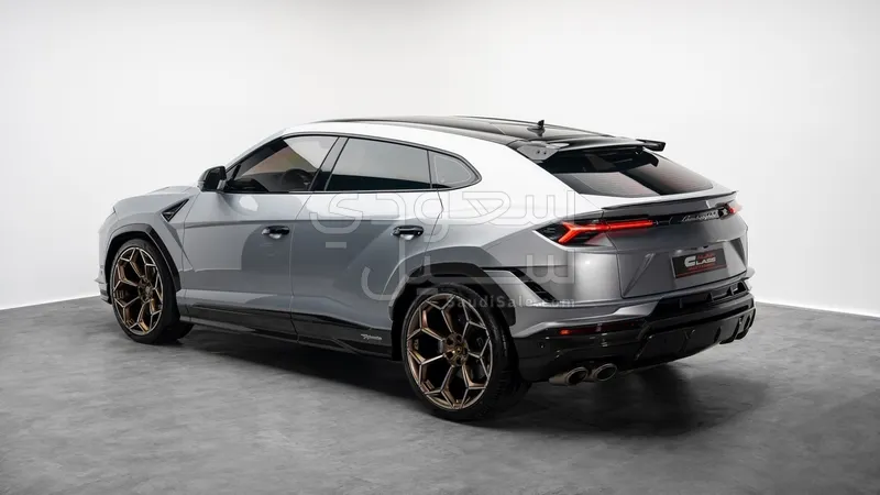 2023 لمبرجيني اوروس بيرفورمانتي