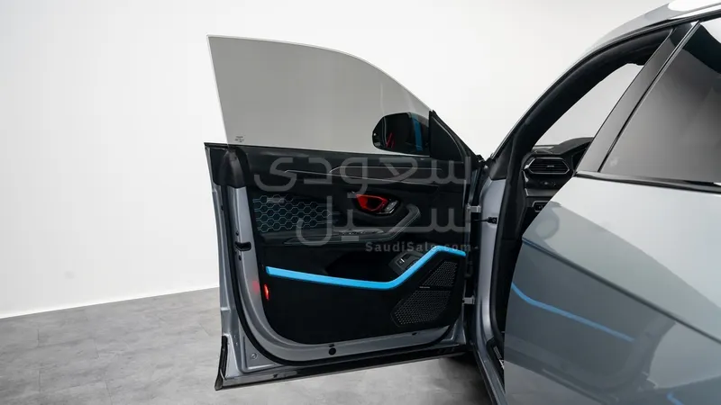 2023 لمبرجيني اوروس بيرفورمانتي