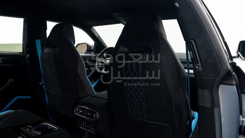 2023 لمبرجيني اوروس بيرفورمانتي