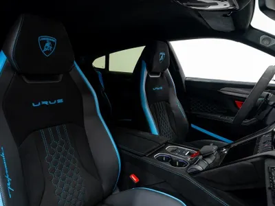 2023 لمبرجيني اوروس بيرفورمانتي