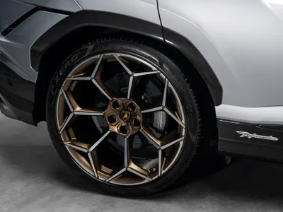 2023 لمبرجيني اوروس بيرفورمانتي