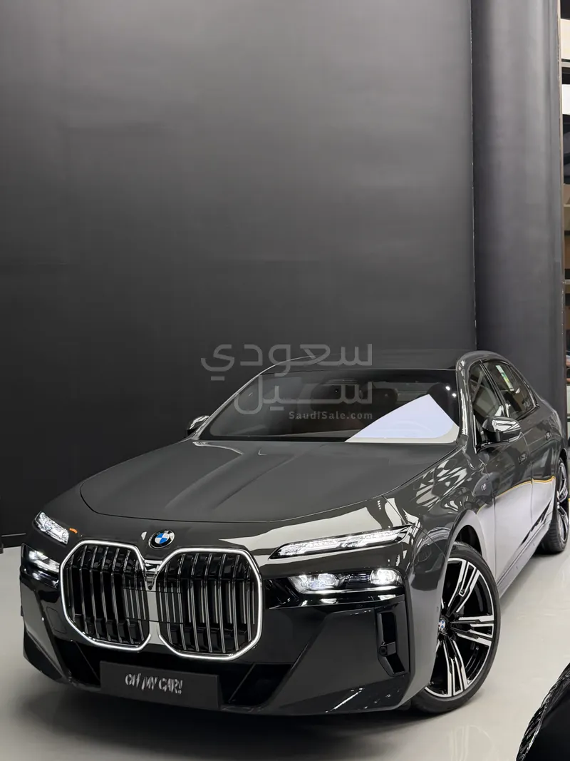 2026 بي ام دبليو الفئة السابعة 735أي