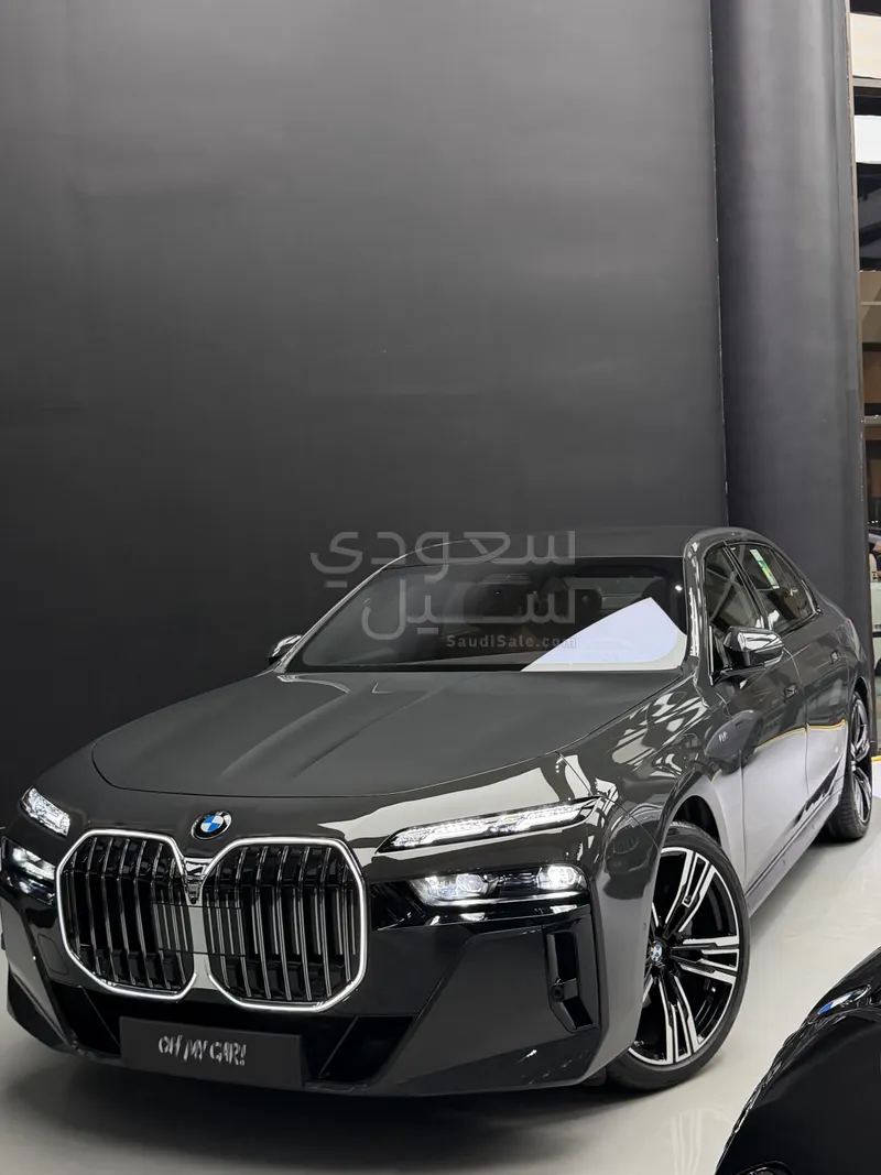 2026 بي ام دبليو الفئة السابعة 735أي