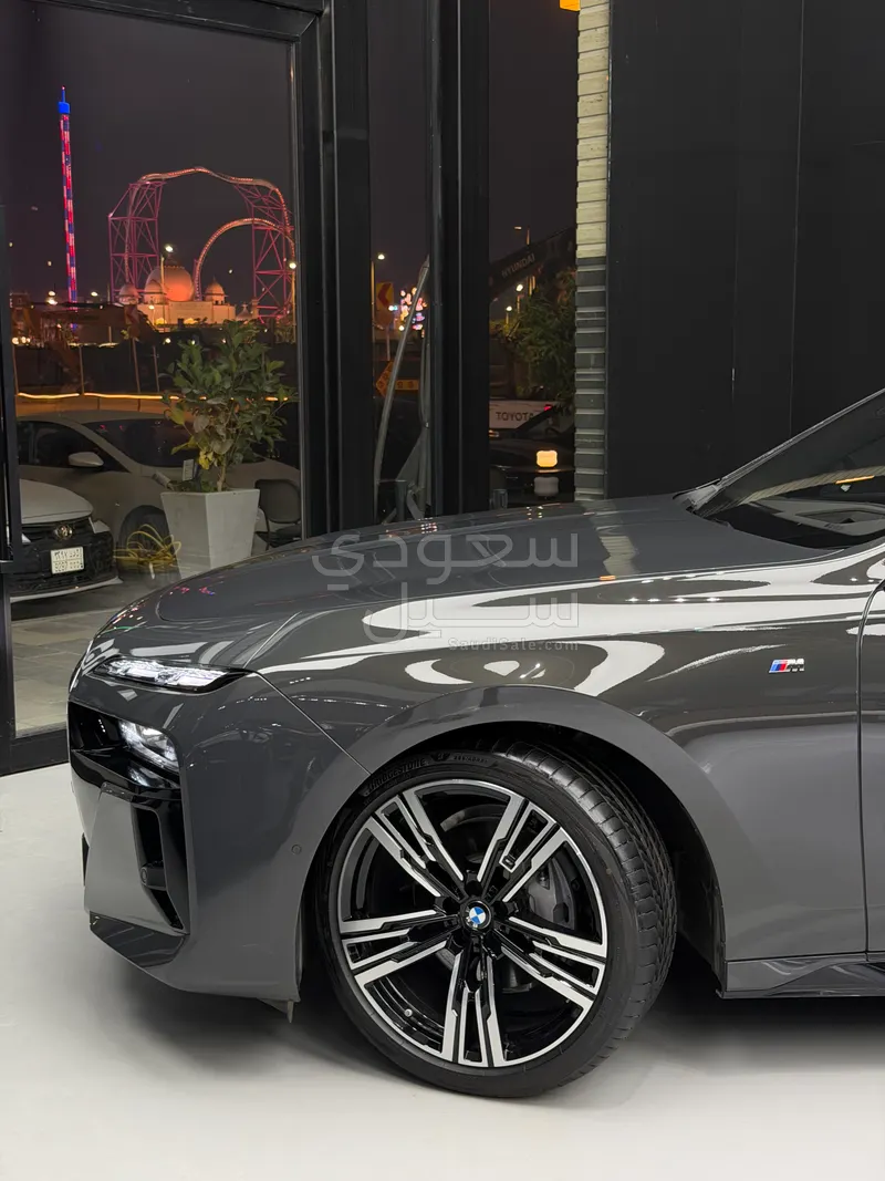 2026 بي ام دبليو الفئة السابعة 735أي