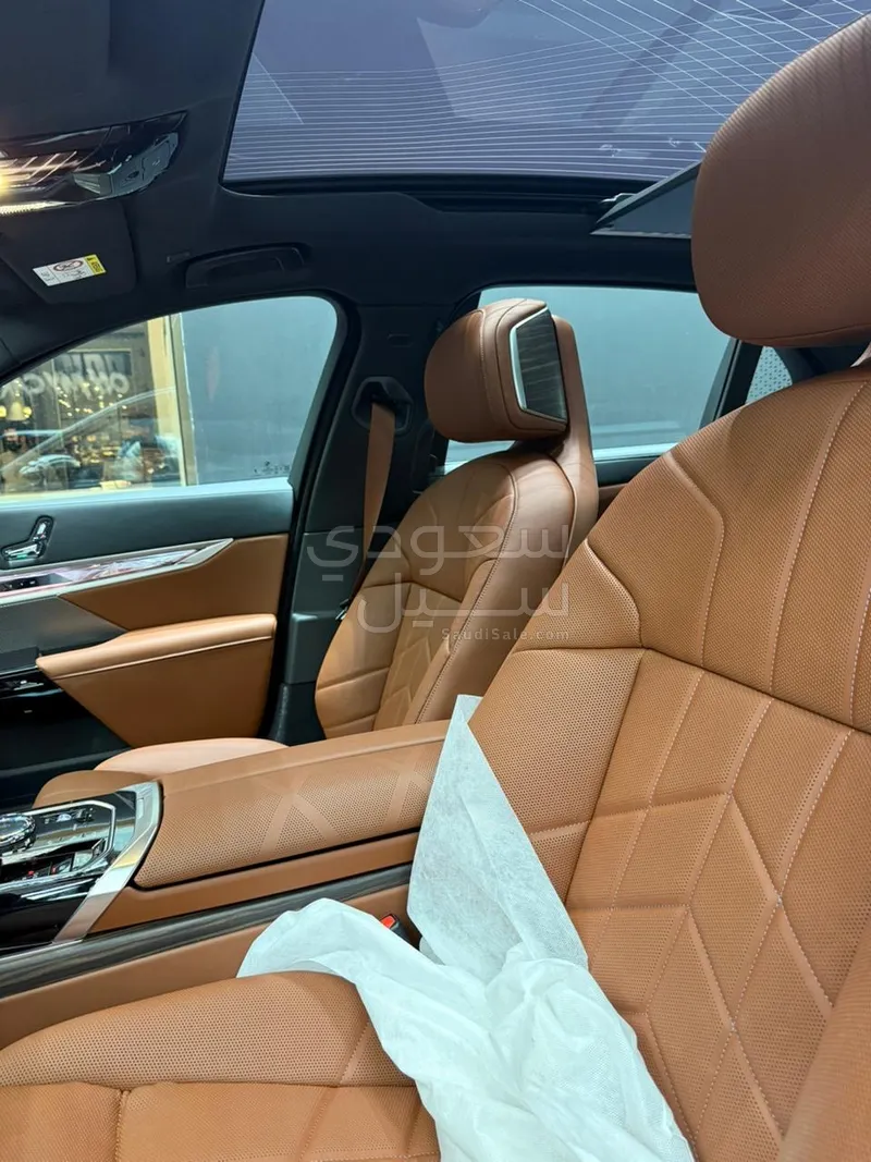 2026 بي ام دبليو الفئة السابعة 735أي