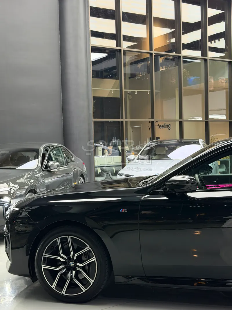 2025 بي ام دبليو الفئة السابعة 735أي