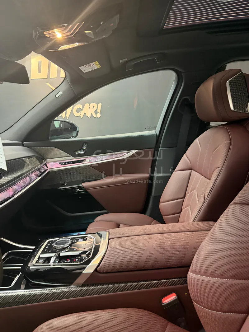 2025 بي ام دبليو الفئة السابعة 735أي