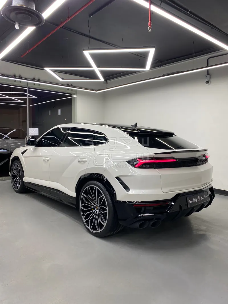 2025 لمبرجيني اوروس