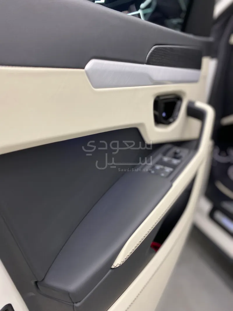 2025 لمبرجيني اوروس