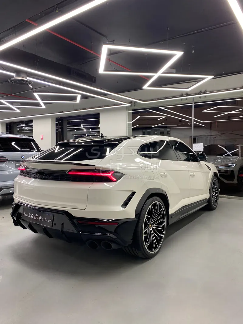 2025 لمبرجيني اوروس