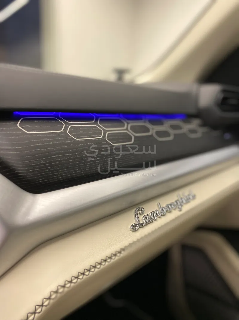 2025 لمبرجيني اوروس