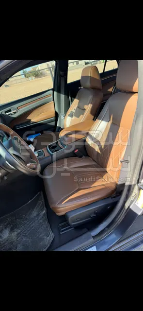 2019 كرايسلر 300 سي اكزكتيف