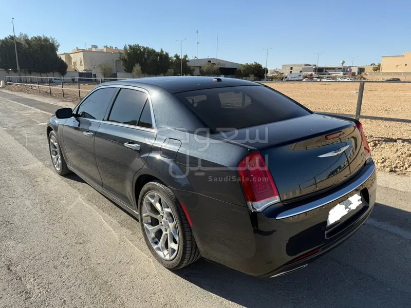 2019 كرايسلر 300 سي اكزكتيف
