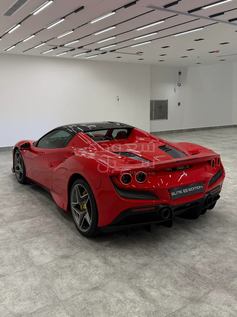 2022 فيراري اف 8 سبايدر