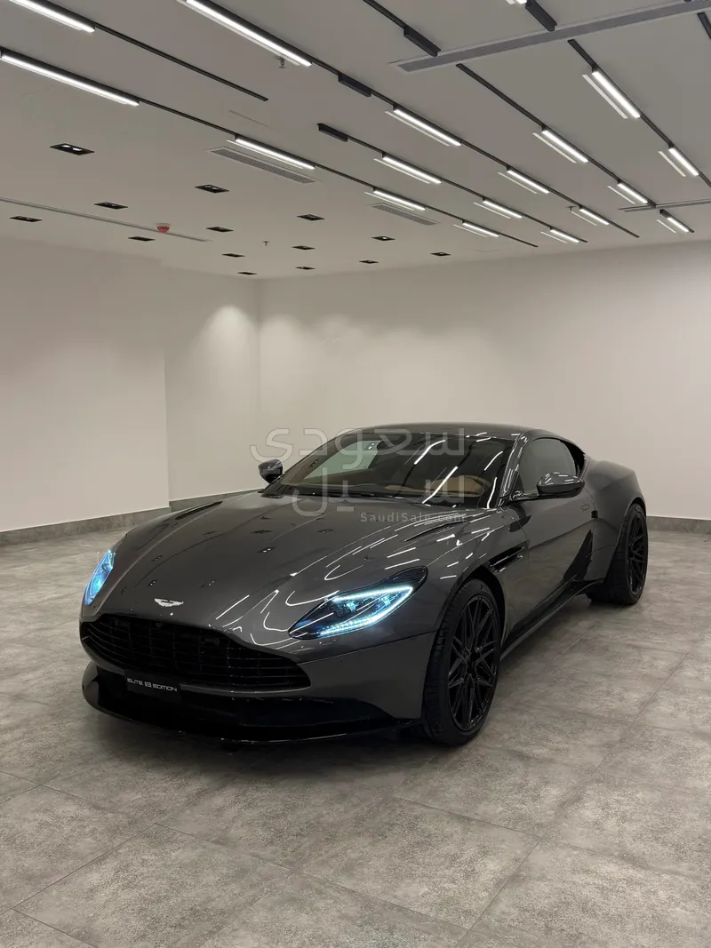 2020 استون مارتن دي بي 11