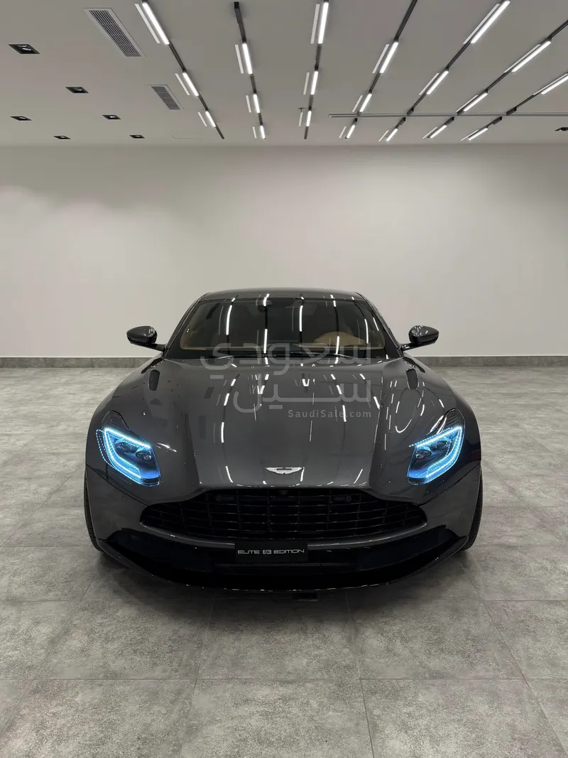 2020 استون مارتن دي بي 11