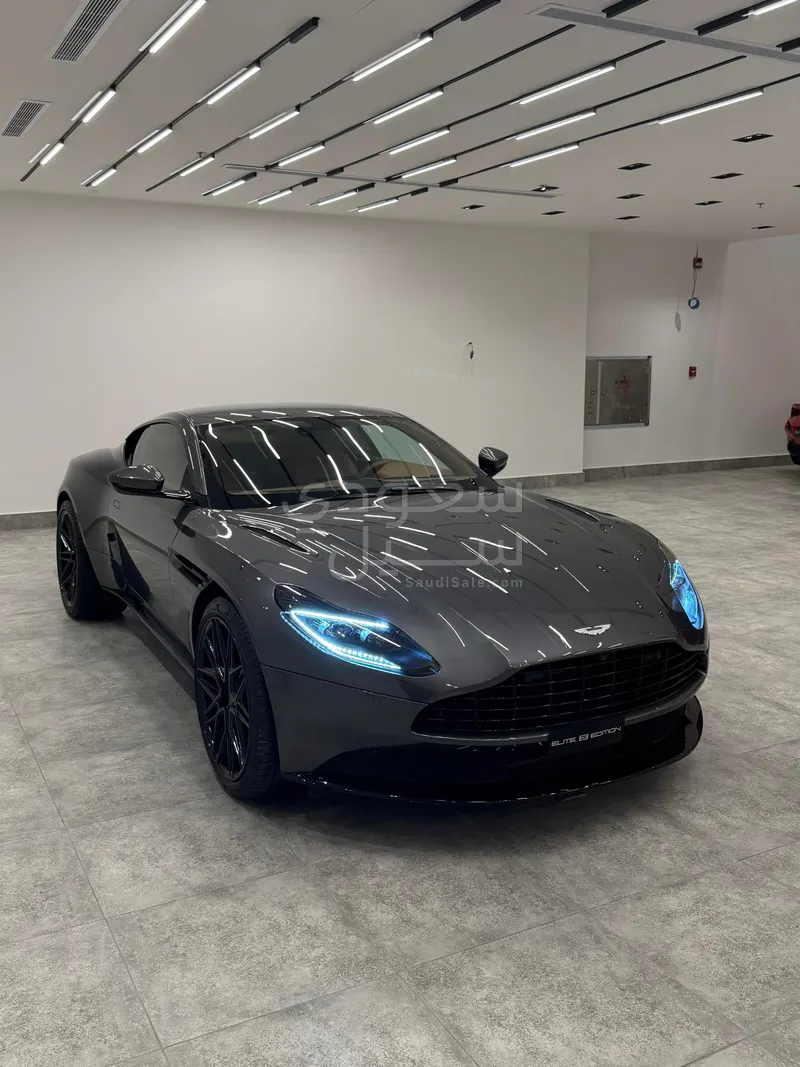 2020 استون مارتن دي بي 11