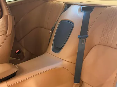 2020 استون مارتن دي بي 11