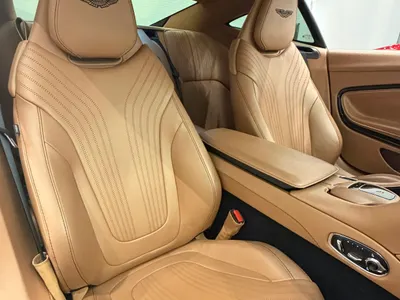 2020 استون مارتن دي بي 11