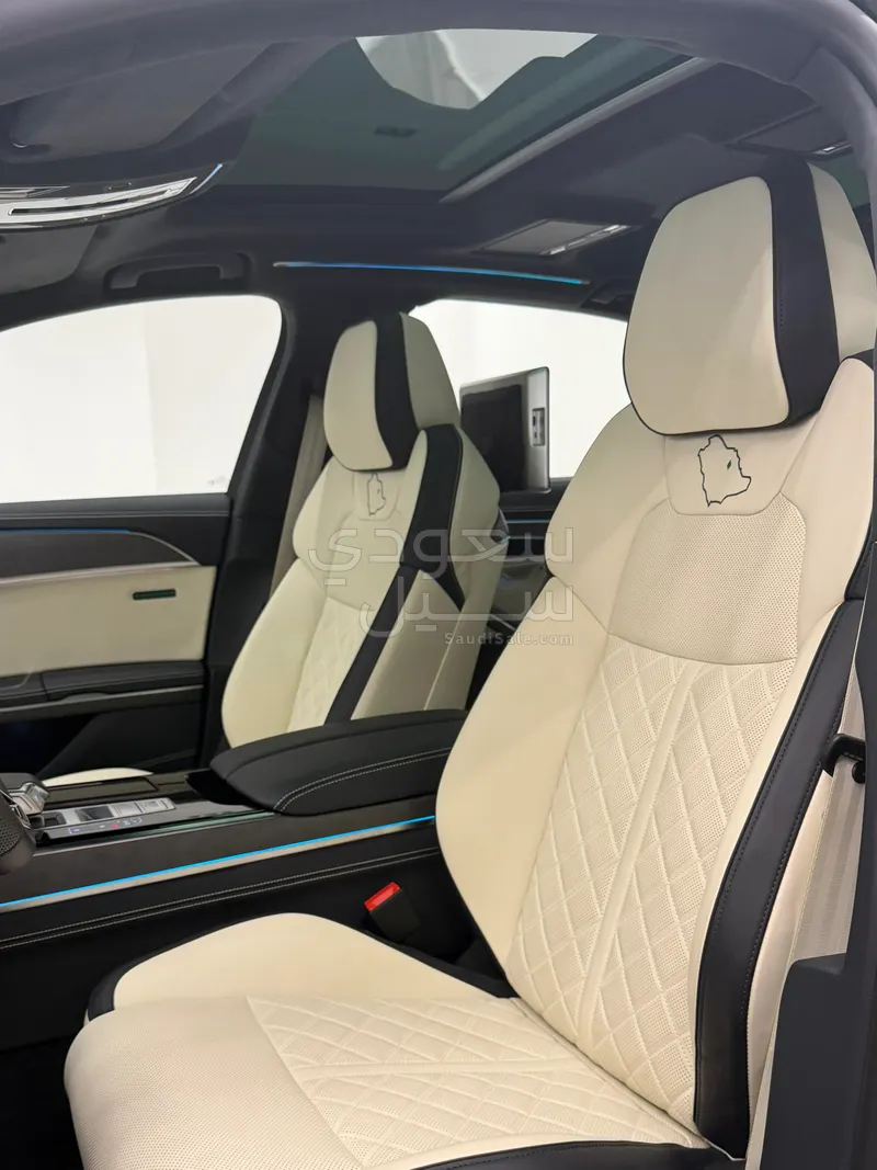 2023 اودي اي 8 ال النسخة السعودية