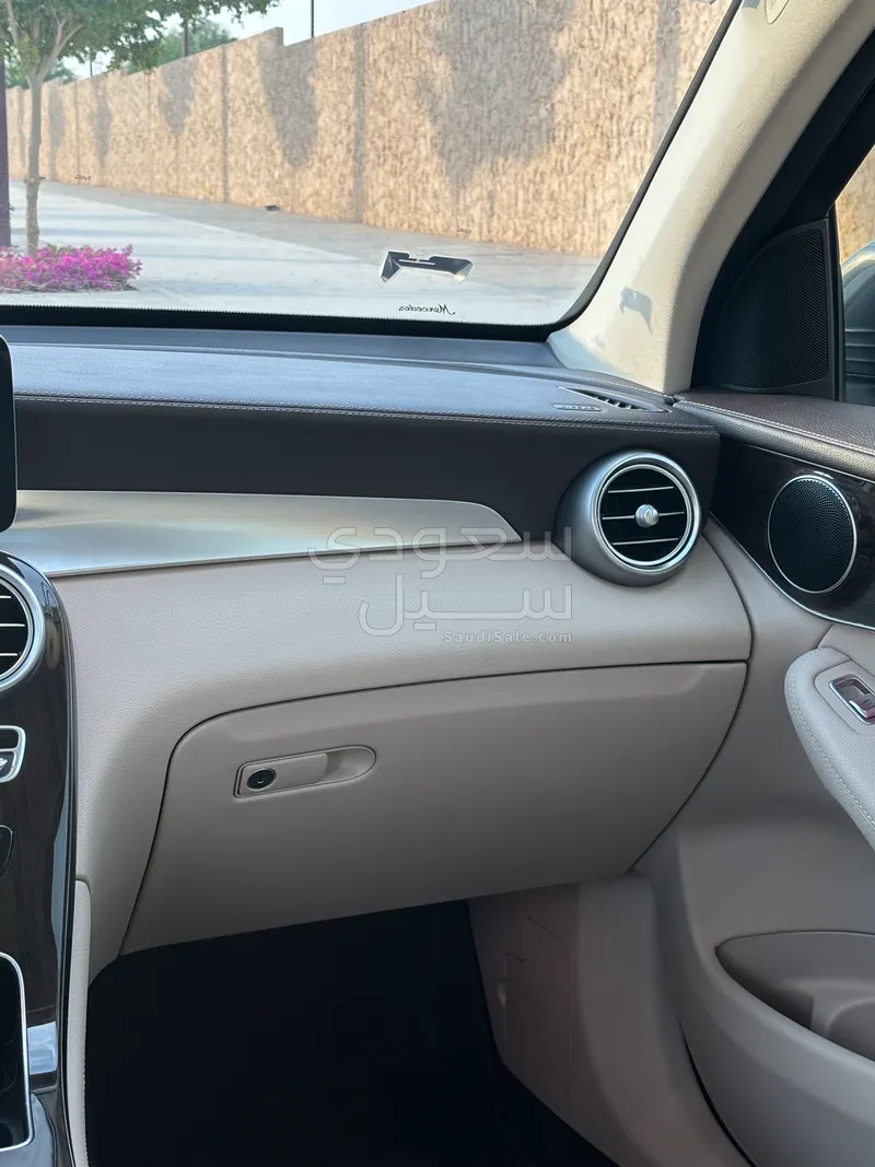 2020 مرسيدس - بنز جي إل سي 200