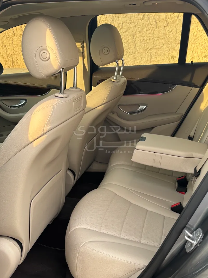 2020 مرسيدس - بنز جي إل سي 200