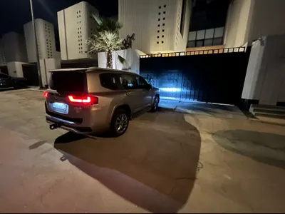 2024 تويوتا لاند كروزر جي اكس ار