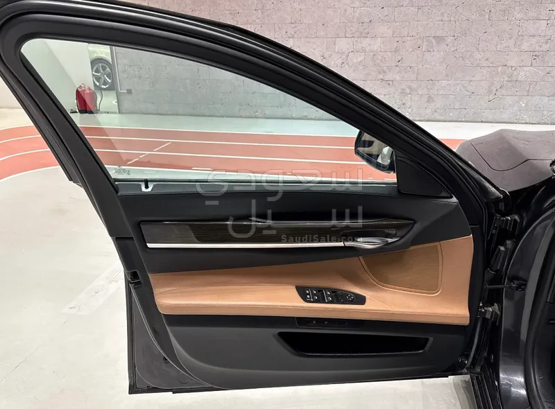 2015 بي ام دبليو الفئة السابعة 730 إل أي