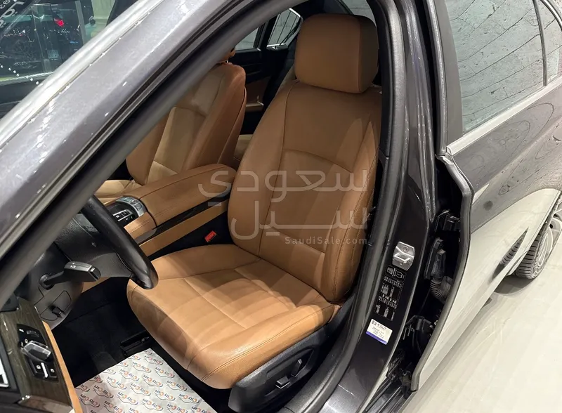 2015 بي ام دبليو الفئة السابعة 730 إل أي