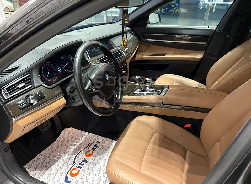 2015 بي ام دبليو الفئة السابعة 730 إل أي