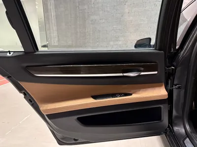 2015 بي ام دبليو الفئة السابعة 730 إل أي