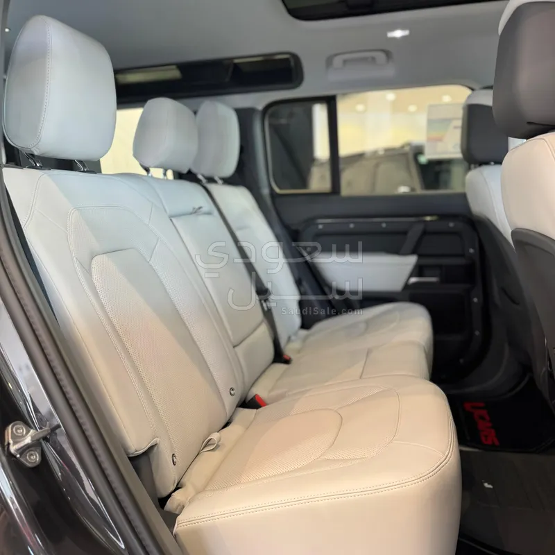 2025 لاند روفر ديفيندر اكس