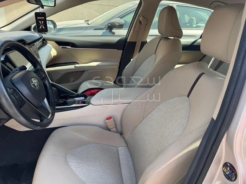 2020 تويوتا كامري ال اي