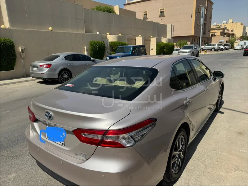 2020 تويوتا كامري ال اي