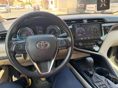 2020 تويوتا كامري ال اي