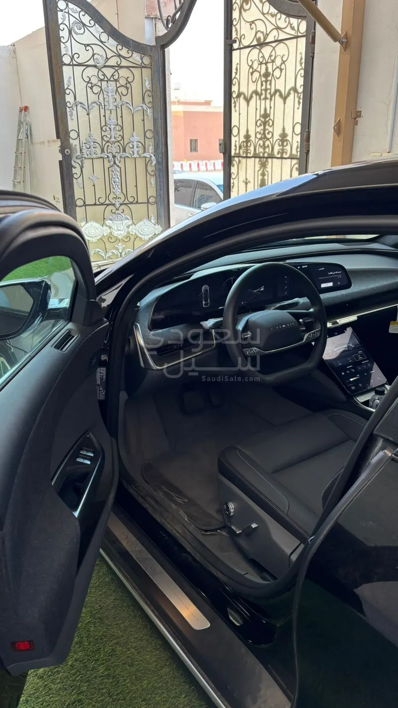 2025 لوسيد اير بيور