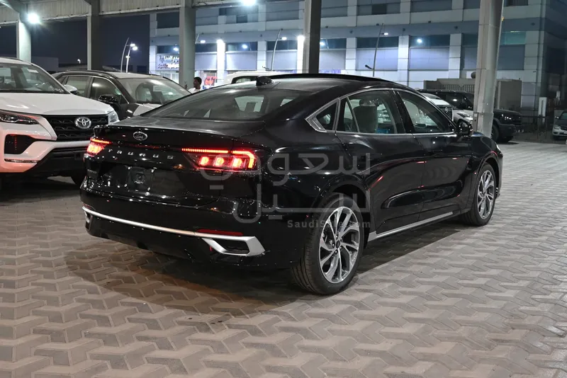 2026 فورد توروس تايتينيوم