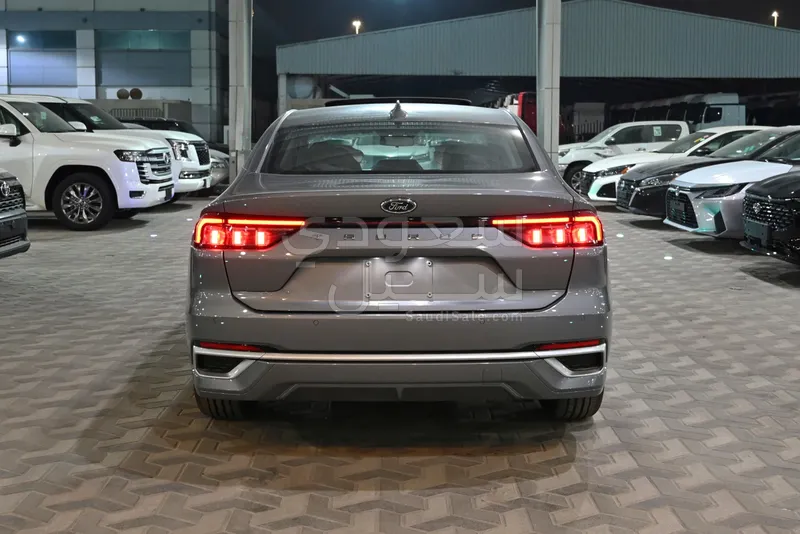 2026 فورد توروس ترند