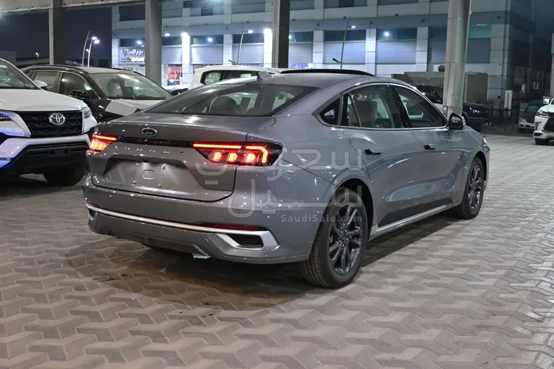 2026 فورد توروس ترند