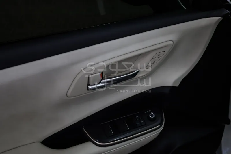 2023 تويوتا كراون